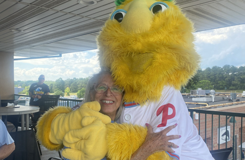 Events blue claws events mascot hug img 1662
